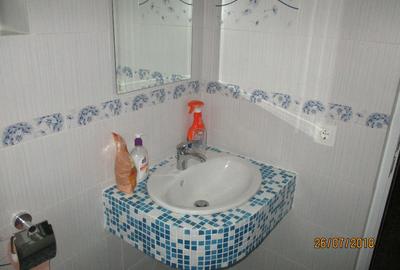 Vând casă+teren. - 2