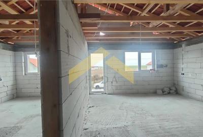 Casa la rosu de vanzare in localitatea Fantanele - 5