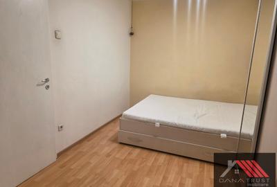 Apartament cu 3 camere semidecomandat, mobilat în Circumvalațiunii - 11