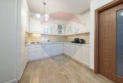 Apartament cu 3 camere decomandat, mobilat în Tractorul - 19