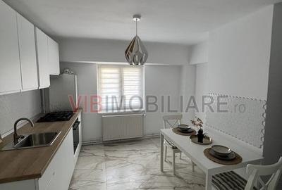 Apartament cu 2 camere decomandat, mobilat în Central