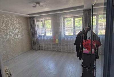 Casa 4 camere din Caramida,zona Centrala, pretabil pentru 2 - 4