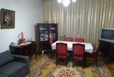 Inchiriez apartament 2 camere Constanta, ultracentral, bdul Ferdinand, etaj 1 din 2. - 1