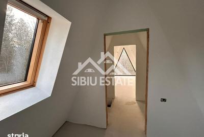 Casă cu 4 camere cu Teren 1000 Mp în Porumbacu de Jos - 1