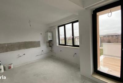 Casă cu 4 camere cu Teren 270 Mp în Mogoșoaia