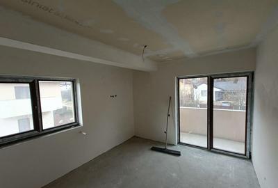 Casă cu 4 camere cu Teren 250 Mp în Florești