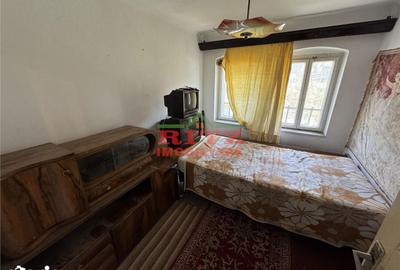 Casă cu 4 camere cu Teren 211 Mp în Orașul de Jos - 11