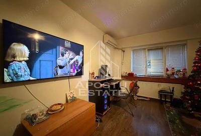 Apartament cu 5 camere, 2 bai, decomandat, centrala zona Girocului - 1