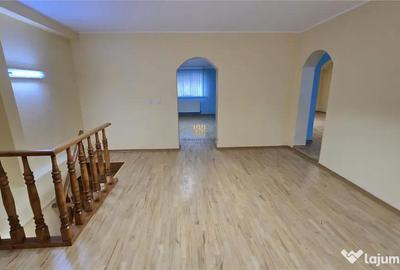 Spațiu comercial, de 65 mp, în Central - 7