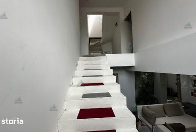 Casă cu 10 camere cu Teren 525 Mp în Central - 5