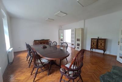 OPORTUNITATE - proiect subevaluat, casă principală și 3 apartamente separate - 2