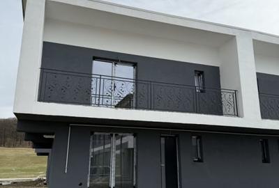 Casă individuală cu 4 camere în Rășinari