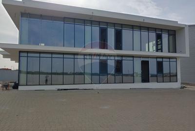 Birou, de 420 mp, în Est - 2