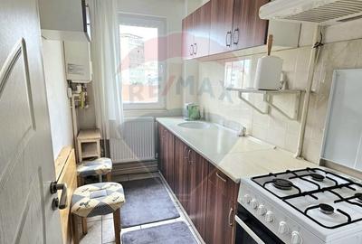 Apartament cu 2 camere semidecomandat, mobilat în Milcov