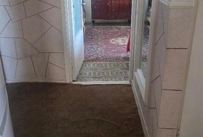 Apartament cu 3 camere decomandat în CET - 7