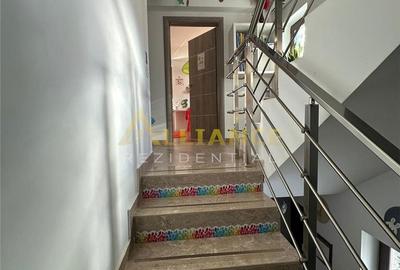 Casă cu 8 camere cu Teren 300 Mp în Central - 2