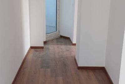 Apartament cu 3 camere semidecomandat în P-ța Romană - 2