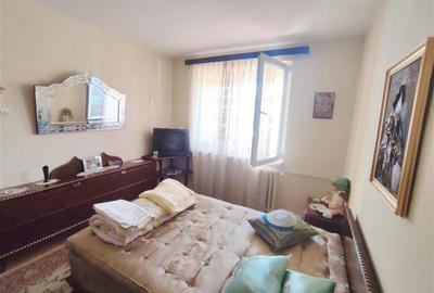 Vanzare apartament 2 camere Tei, mobilat