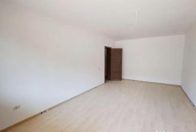 Apartament cu 3 camere decomandat în Sânpetru