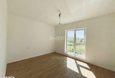 Casă cu 3 camere decomandat în Bârnova