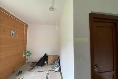 Casă cu 10 camere cu Teren 10000 Mp în Rupea - 2