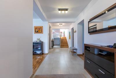 Casă cu 7 camere cu Teren 1617 Mp în Central - 10