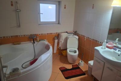 Casă cu 4 camere în Central - 2