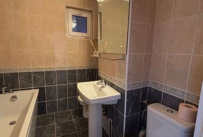 Apartament cu 3 camere decomandat în Mioriței