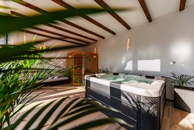 Casă individuală cu 7 camere cu Canalizare în Girocului - 55