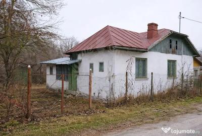 Casă cu 3 camere cu Teren 713 Mp în Central - 1