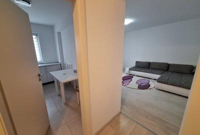 Apartament cu 2 camere decomandat, mobilat în Tractorul