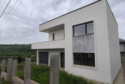Casă cu 5 camere cu Teren 445 Mp în Cug
