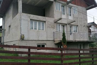 Casă cu 6 camere cu Teren 1326 Mp în Panaci - 5
