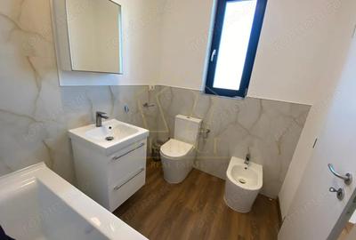 Casă cu 3 camere cu Canalizare în Giroc