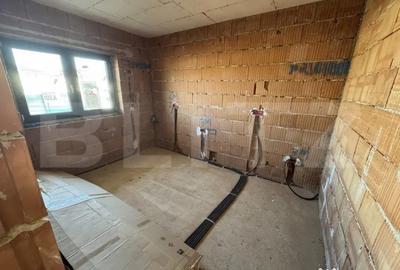 Casă cu 4 camere cu Teren 250 Mp în Micești - 5