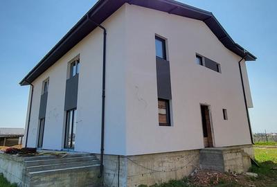 Casă cu 4 camere cu Teren 250 Mp în Vârteju - 4