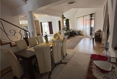Casă cu 7 camere cu Teren 1100 Mp în Valea Borcutului - 4