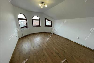 Casă individuală cu 10 camere cu Canalizare în Trei Stejari - 1