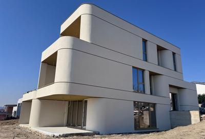 Casă cu 4 camere în Central - 2