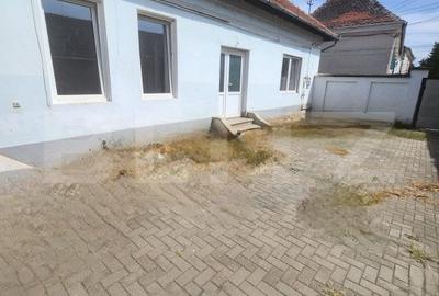 Casa individuala,3 camere, zona centrala in Sebes,pretabila ca spatiu comercial