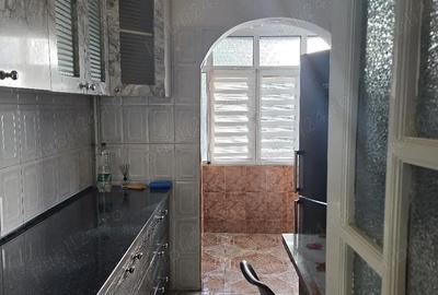 Apartament cu 3 camere decomandat în Nicolina