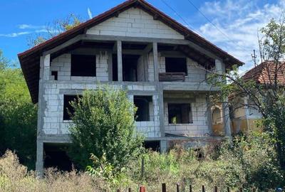 Casă cu 3 camere în Văgiulești