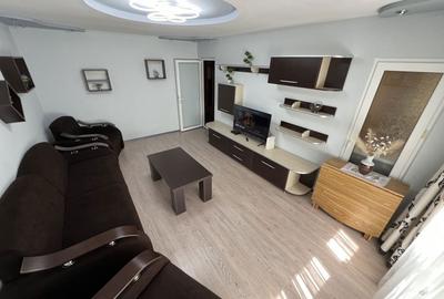 Apartament cu 3 camere decomandat în E3