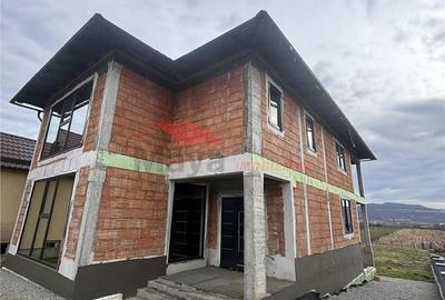 Casă cu 4 camere cu Teren 900 Mp în Uriu - 7