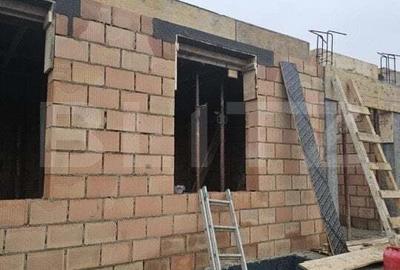 Casă cu 4 camere cu Teren 500 Mp în Sânpetru - 1