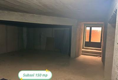 Casă cu 4 camere în Central - 2