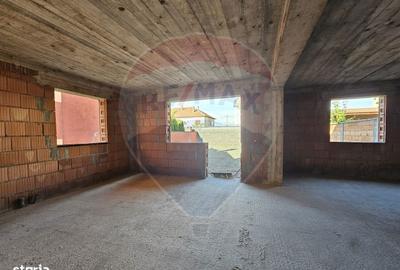 Casă cu 8 camere cu Teren 350 Mp în Central - 11