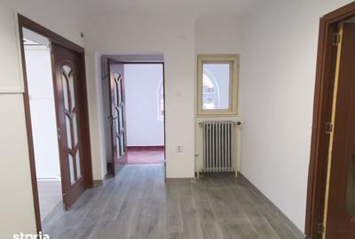 Casă cu 8 camere cu Teren 250 Mp în Grivița - 6