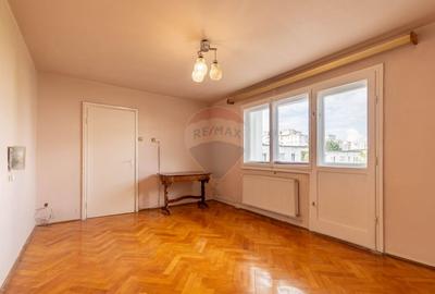 Apartament 3 camere de vanzare, 63mp, decomandat, boxa, Agricultorilor