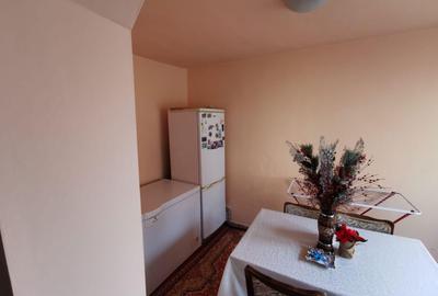 Apartament cu 3 camere semidecomandat în Central - 1